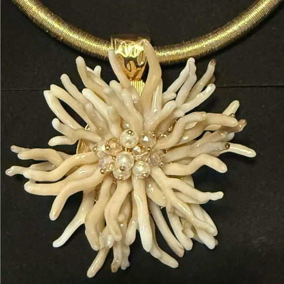 Elegant Coral Pendant Gold and Cream Necklace - Picture 4 of 5